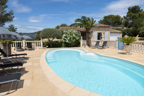 4 bedrooms Villa in Peymeinade, France No. 68740 10