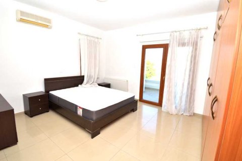 Дом с 4 спальнями в Пила, Кипр №72792 8