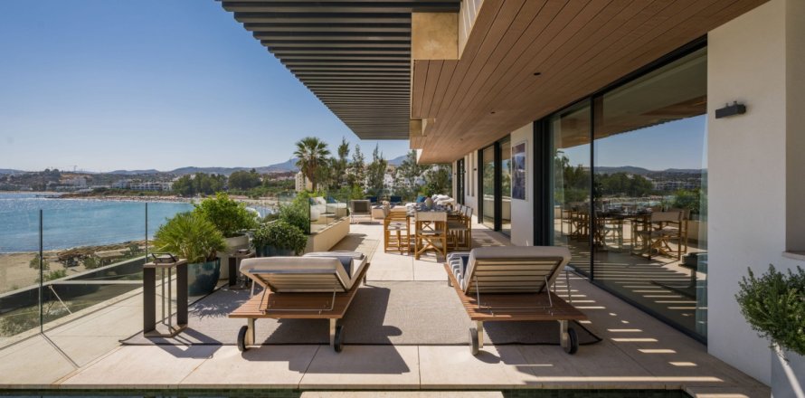 2 dormitorios Apartment en Estepona, Spain No. 128751