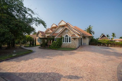 9 bedrooms House in Chiang Mai, Thailand No. 98252 15