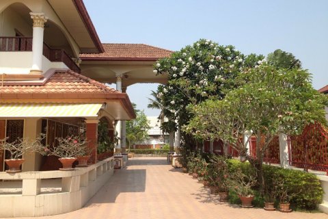5 bedrooms House in Chiang Mai, Thailand No. 97733 4
