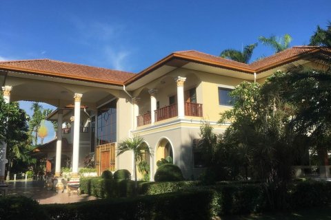 5 bedrooms House in Chiang Mai, Thailand No. 97733 1