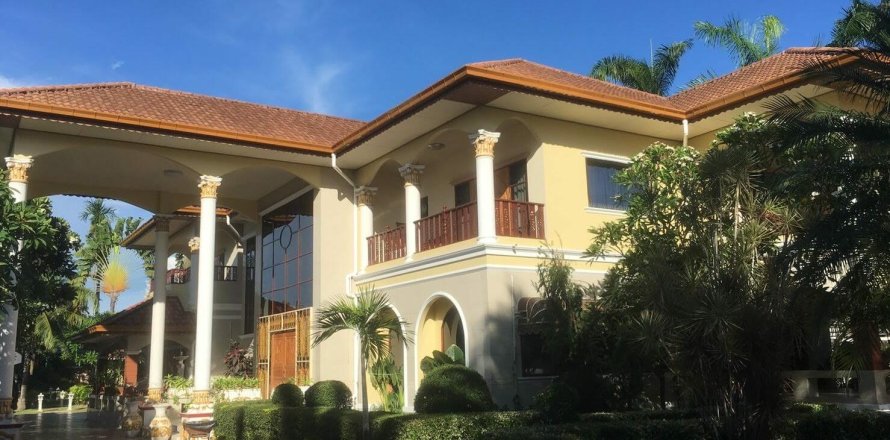 5 bedrooms House in Chiang Mai, Thailand No. 97733