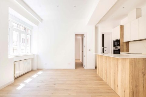 Квартира с 3 спальнями в Мадрид, Испания №26903