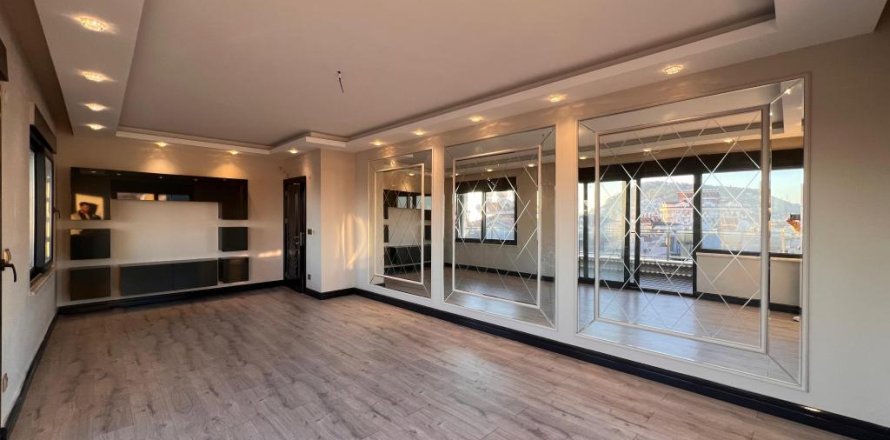 4 rooms Apartment in Alanya, Turkey No. 92514