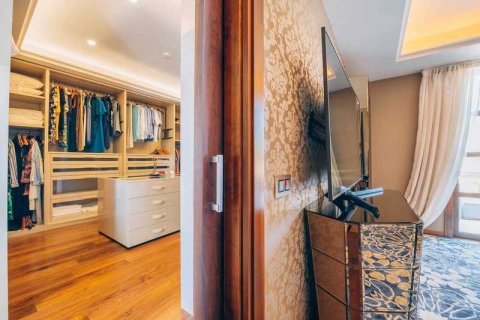 6 bedrooms Villa in Pyrgos, Cyprus No. 29361 13