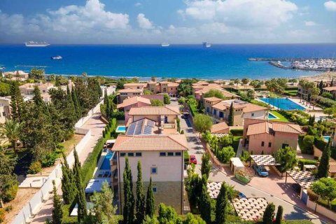 6 bedrooms Villa in Pyrgos, Cyprus No. 29361 2