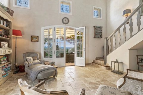 5 bedrooms Villa in Grasse, France No. 100289 6