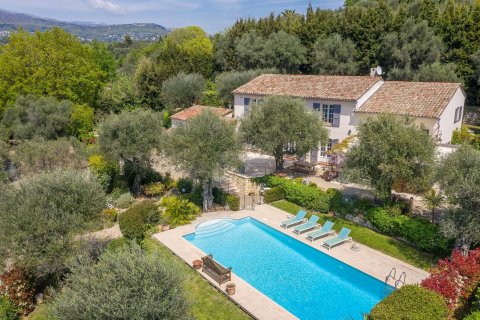 5 bedrooms Villa in Grasse, France No. 100289 1