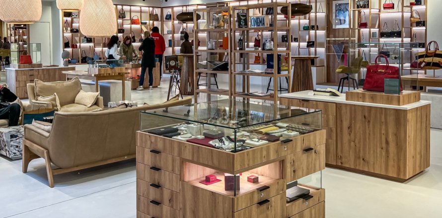 137m² Commercial property in Ciutat Vella, Spain No. 124891