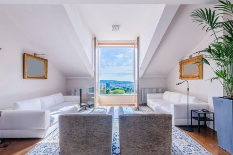 4 bedrooms Apartment in Barcelona, Spain No. 110822