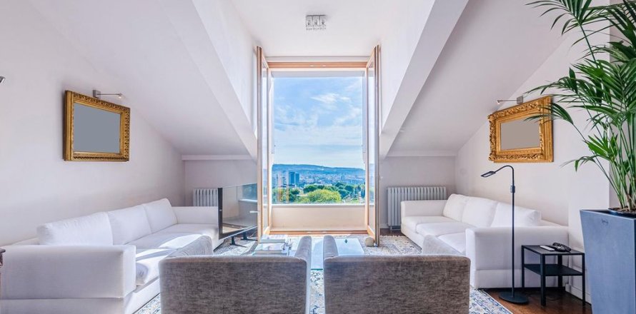 4 bedrooms Apartment in Barcelona, Spain No. 110822