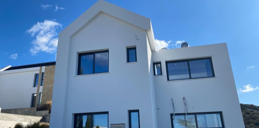 4 bedrooms Villa in Paphos, Cyprus No. 83455