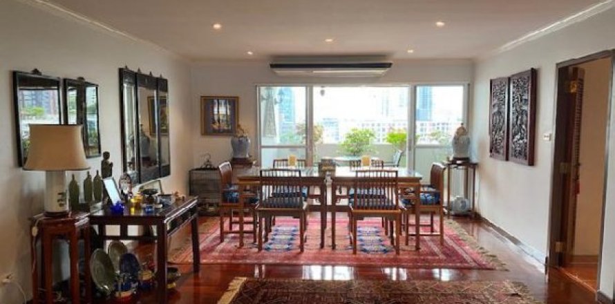 3 bedrooms Apartment in Bangkok, Thailand No. 98124