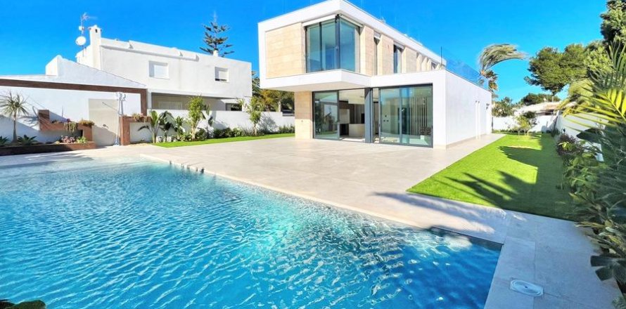 4 bedrooms Villa in La Zenia, Spain No. 124386
