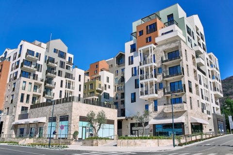 2 bedrooms Apartment in Tivat, Montenegro No. 104824 2