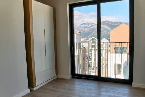 2 bedrooms Apartment in Tivat, Montenegro No. 104824 8