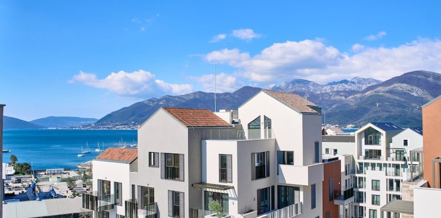 2 bedrooms Apartment in Tivat, Montenegro No. 104824