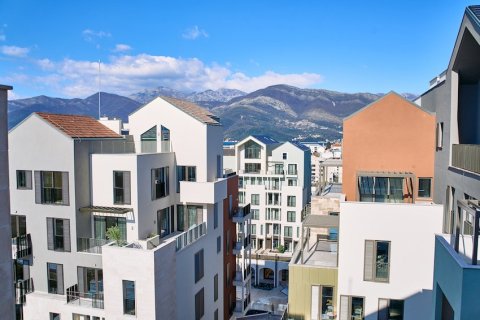 2 bedrooms Apartment in Tivat, Montenegro No. 104824 6