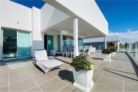 3 bedrooms Penthouse in Limassol, Cyprus No. 82789 10