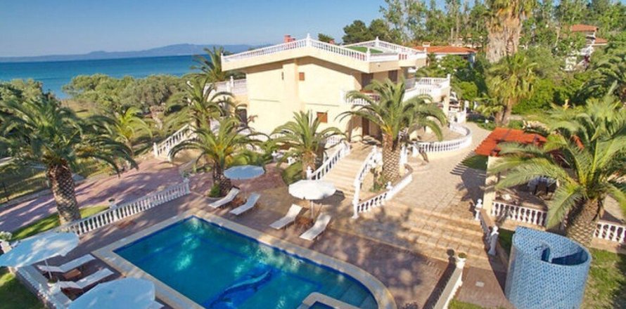 6 rooms Villa in Chalkidiki, Greece No. 60695