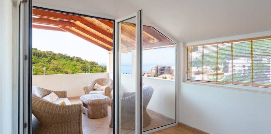 1 bedroom Apartment in Budva, Montenegro No. 104736