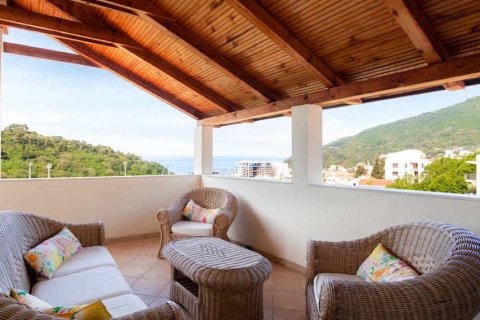 1 bedroom Apartment in Budva, Montenegro No. 104736 2