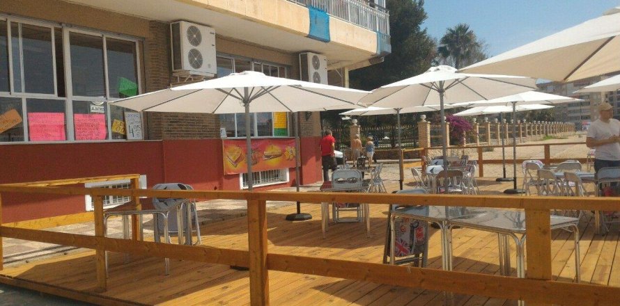 400m² Commercial property in Torrevieja, Spain No. 124582