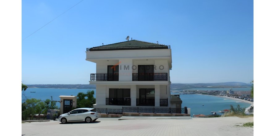 3 dormitorios Apartment en Bueyuekcekmece, Turkey No. 121323