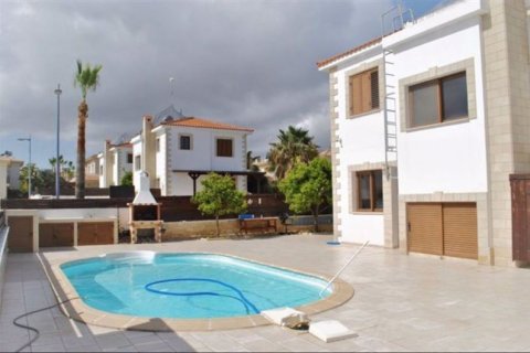 3 bedrooms Villa in Paralimni, Cyprus No. 104507 2