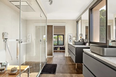 4 dormitorios House en Cannes, France No. 77068 11