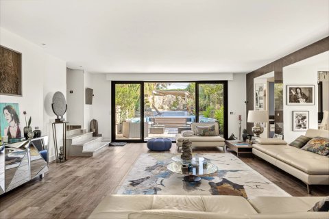4 dormitorios House en Cannes, France No. 77068 4