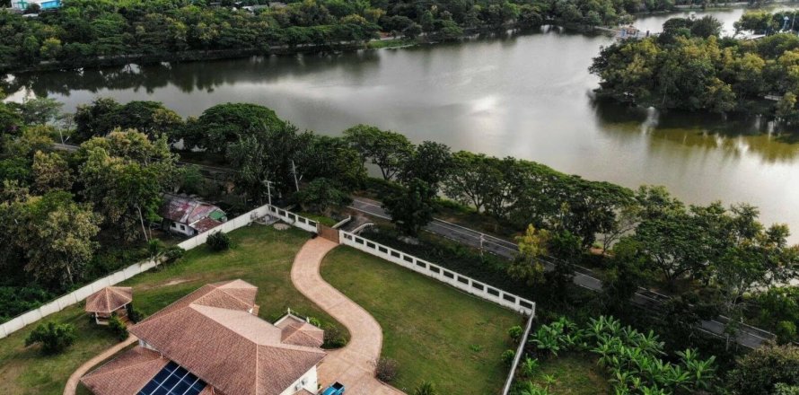 5 bedrooms House in Chiang Mai, Thailand No. 97757