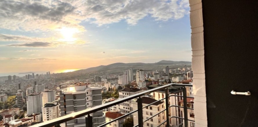 3 bedrooms Apartment in Kartal, Turkey No. 14432