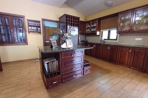 4 bedrooms House in Aradippou, Cyprus No. 80649 8