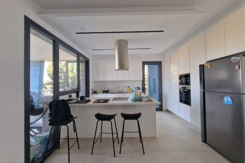 2 bedrooms Penthouse in Germasogeia, Cyprus No. 102560 4