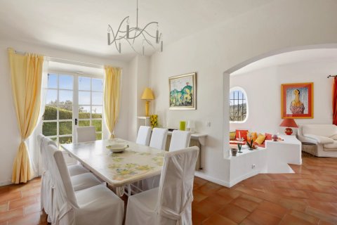 Вилла с 6 спальнями в Ле Руре, Франция №68737 4