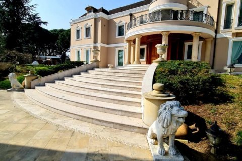 8 bedrooms Villa in Khanh Hoa, Vietnam No. 14996 1