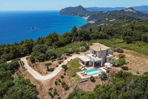 3 bedrooms Villa in Corfu, Greece No. 107686 3