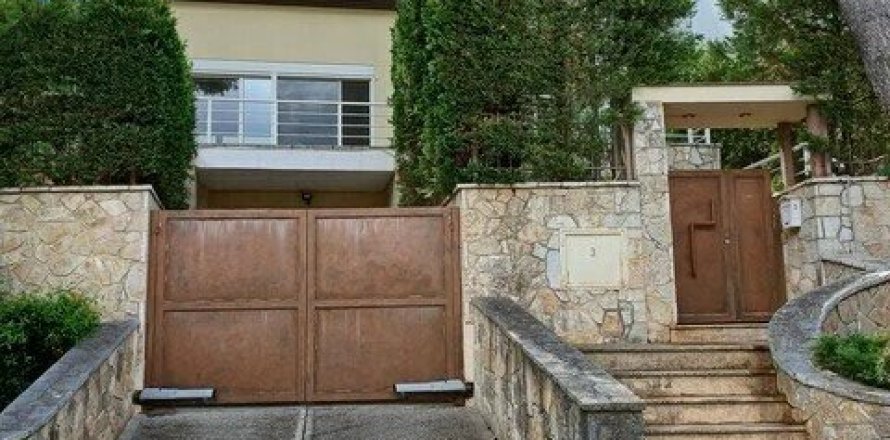 5 bedrooms House in Ekali, Greece No. 108364