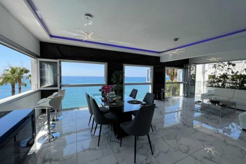 3 dormitorios Apartment en Limassol, Cyprus No. 35004 1
