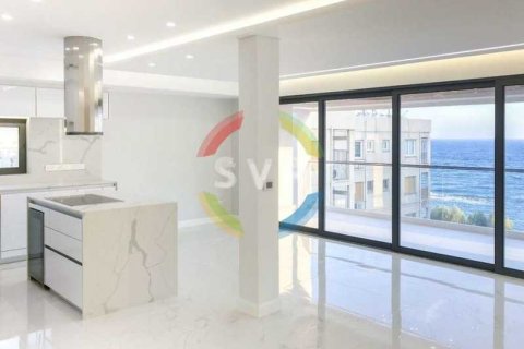 3 bedrooms Penthouse in Limassol, Cyprus No. 81771 1