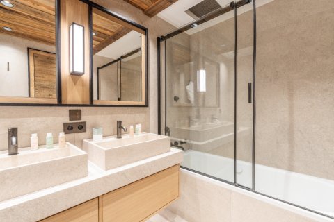 4 chambres Appartement à Les Allues, France No. 99668 6