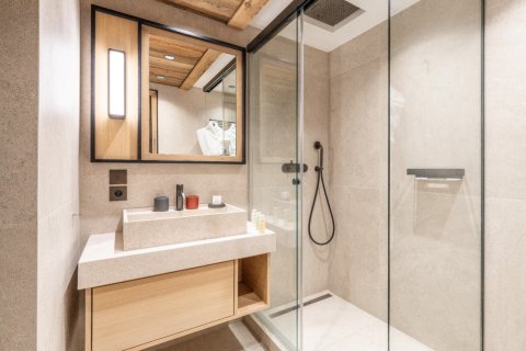 4 chambres Appartement à Les Allues, France No. 99668 7