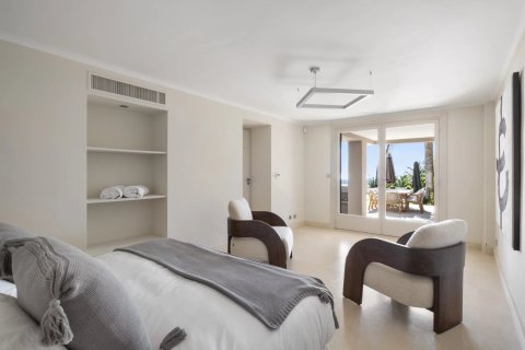 6 bedrooms Villa in Cannes, France No. 80600 9