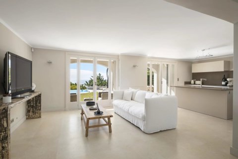 6 bedrooms Villa in Cannes, France No. 80600 12