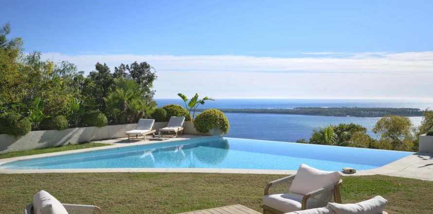 6 bedrooms Villa in Cannes, France No. 80600