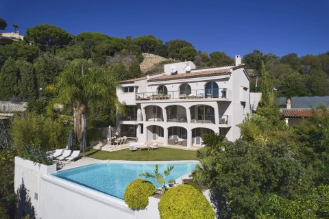 6 bedrooms Villa in Cannes, France No. 80600 2