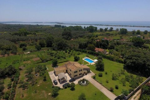 3 bedrooms Villa in Corfu, Greece No. 108924 1