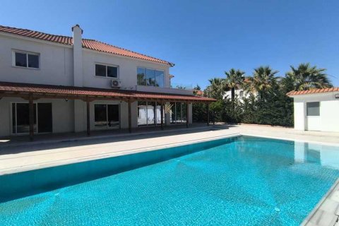 5 bedrooms House in Pervolia, Cyprus No. 101394 1